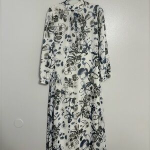 Modest dress super cute worn once SIZE MEDIUM